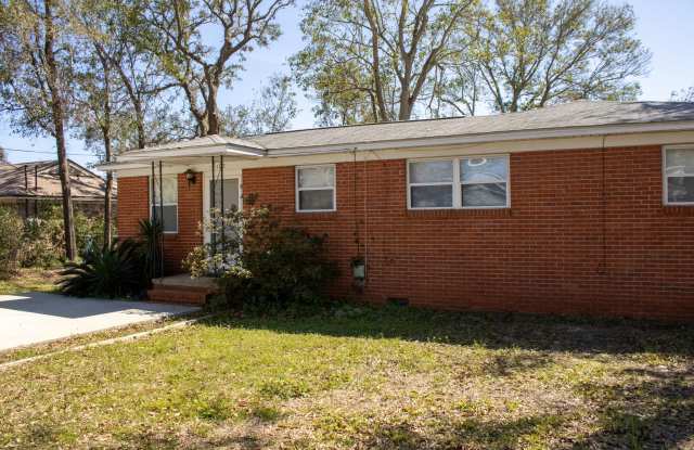 102 Roberts Ave photos photos