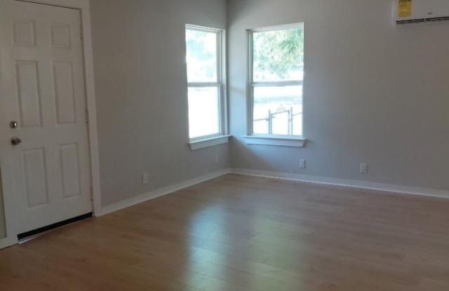 3/1 NEWLY UPDATED! Located near downtown eating & shopping with LARGE FENCED YARD Gallery 4