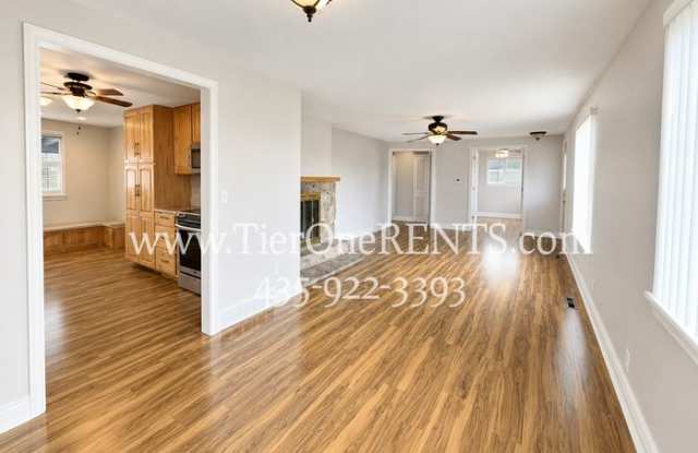 85 350 North Gallery 3
