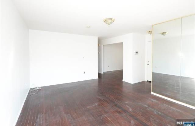 18 Colonial Drive Gallery 3