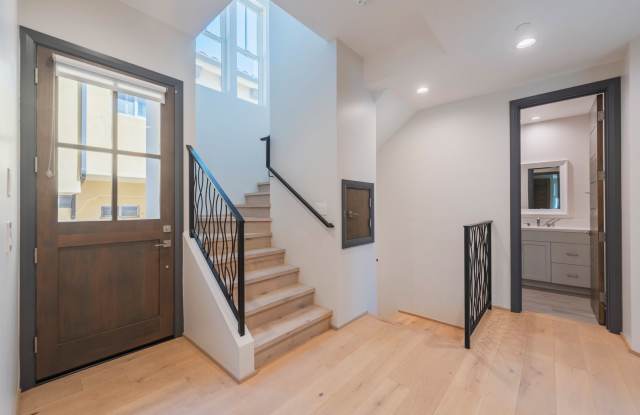 Modern Redondo Beach Townhome! Gallery 4