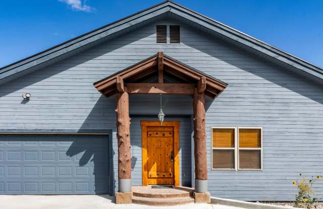 Multi-Level Single-Family Home in Summit Park Gallery 3