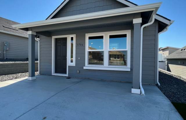 Single Level Home in SunRidge Community - 3706 South Quay Street, Kennewick, WA 99338