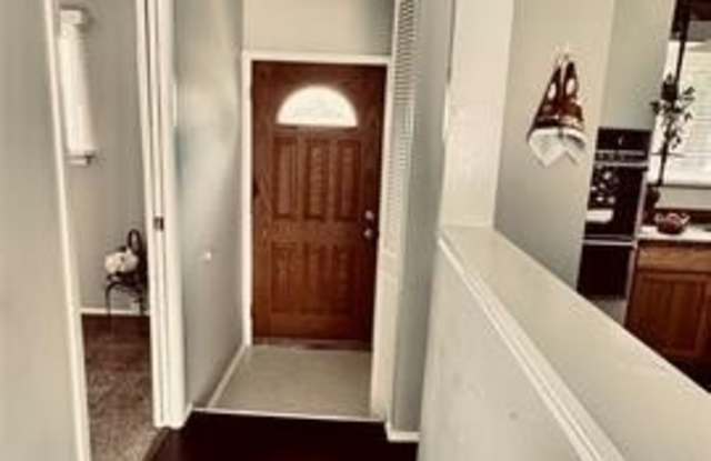 38022 LYNDON Street Gallery 3