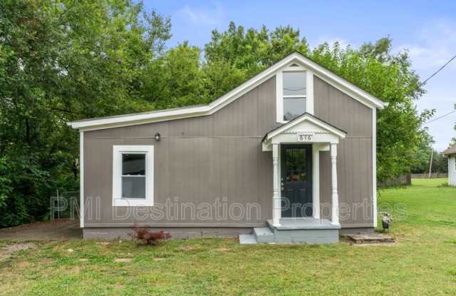 616 Capelle St - 616 Capelle Street, Grain Valley, MO 64029