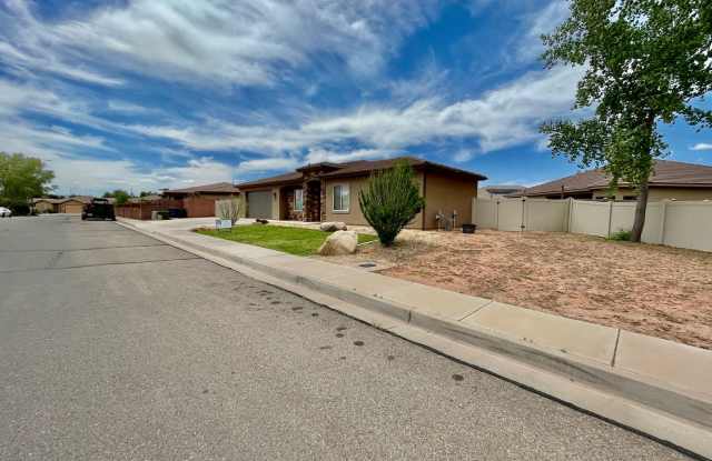 Pet-Friendly Three Bedroom Home in Riverside Heights Gallery 4