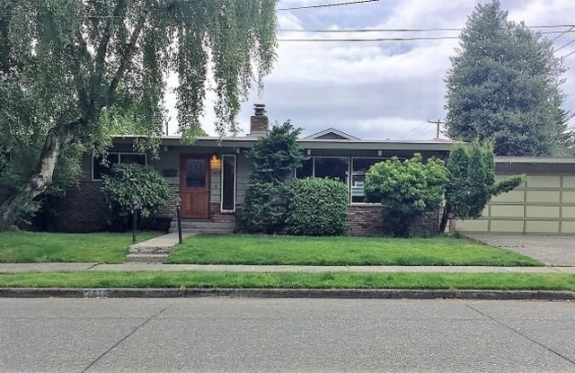 7417 45th Ave NE - 7417 45th Avenue Northeast, Seattle, WA 98115