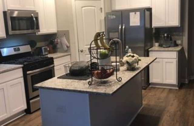 40058 CYPRESS VIEW Road Gallery 3