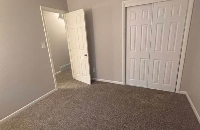 Gorgeous Remodeled Duplex on Quiet and Private Cul-de-Sac photos photos