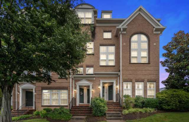 Commuter's Dream! Stylish 3-Bedroom Condo with Garage Near VRE photos photos