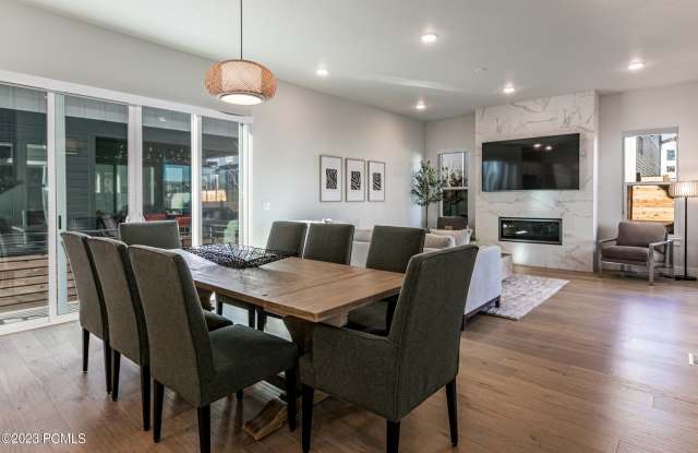 6518 Purple Poppy Lane Gallery 4