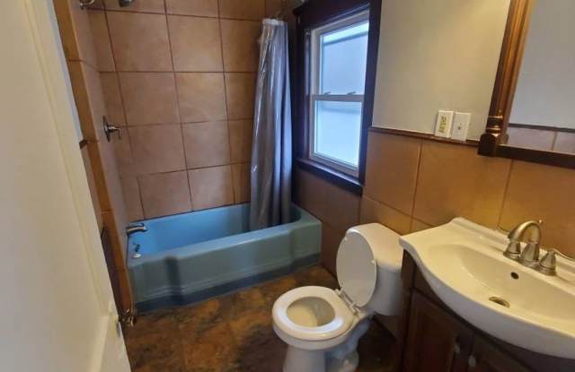 Charming 3-Bedroom Property in Prime Location (SECTION 8 VOUCHERS ACCEPTED) photos photos