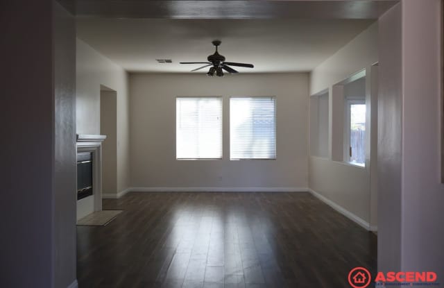 Spacious 4 Bed, 3 Bath Home in Northwest Bakersfield (93312), 2,336 Sq Ft with Garage & Fireplace Gallery 4