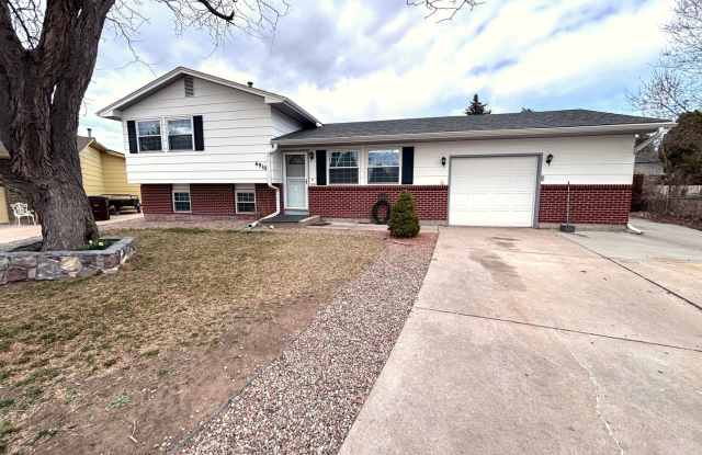 3BR Home with Spacious Backyard  Fireplace photos photos