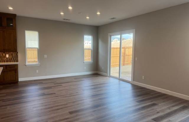 <b>Newer Build Verdi Three Bedroom Home<br><br> Gallery 4