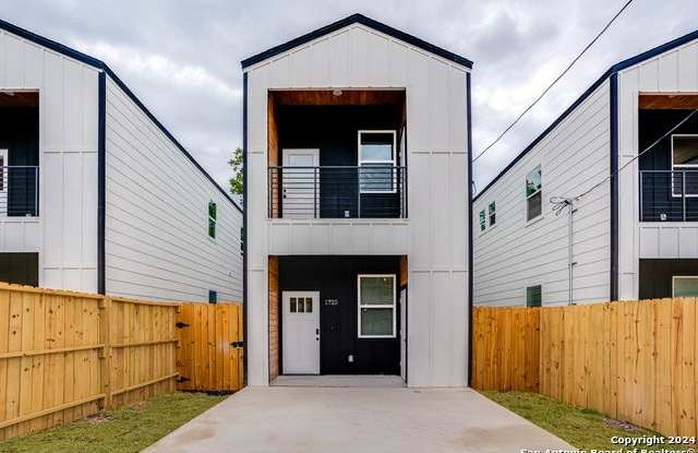 1725 E Crockett St photos photos