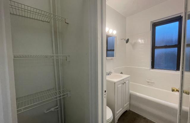 434 W Wellington Gallery 4