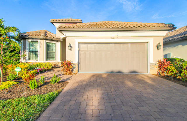 ** STUNNING 3-Bedroom + Den, 3-Bathroom Heated Pool & Spa Home with Golf Transfer to Esplanade Golf & Country Club ** SEASONAL ** Gallery 4