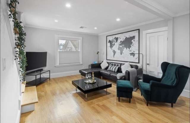 14 Everett St unit: 2 photos photos