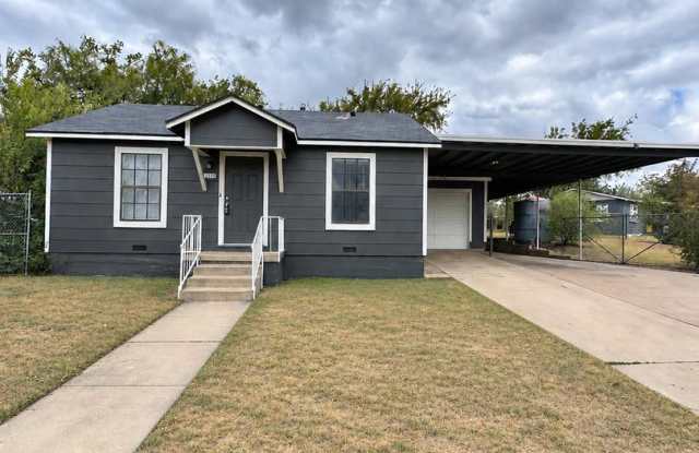 NOW AVAILABLE! - 2 Bedroom 2 Bath Home + RV/Boat Parking! Gallery 1