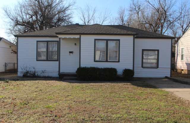 2 beds, 2 Living areas! Close to Tinker - 544 Wilson Drive, Midwest City, OK 73110 2 beds, 2 Living areas! Close to Tinker - 544 Wilson Drive, Midwest City, OK 73110