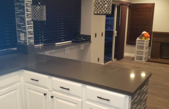Awesome Pool Home South Corona 4 bedroom 3 bathroom Gallery 4