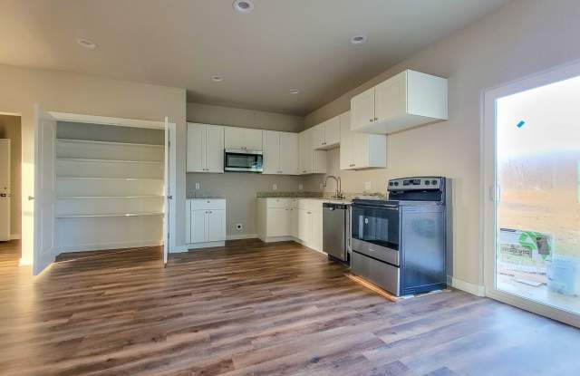 Gorgeous 3 Bed 2 Bath Home in Corsicana! Gallery 4