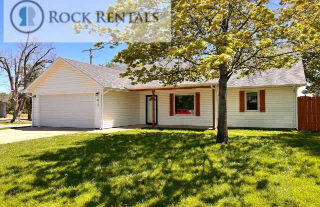 3 Bed 2 Bath House with Attached Garage photos photos 3 Bed 2 Bath House with Attached Garage photos photos