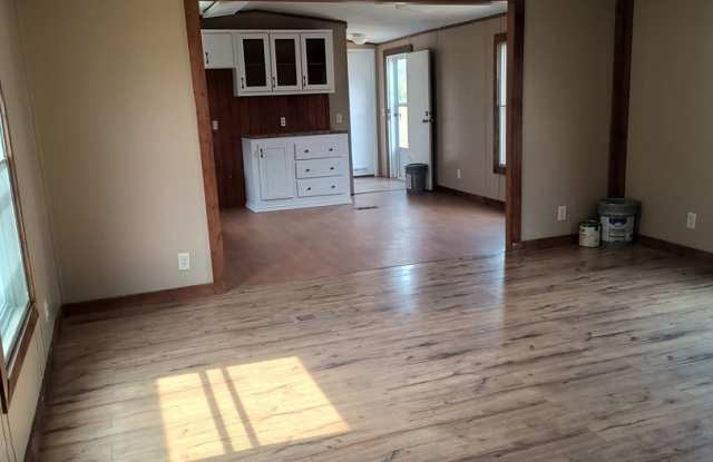 Fully Refurbished- 3 Bedroom 2 Bath Mobile Home Sitting on Aprox 1/2 Acre- Granbury- 76049 Gallery 4