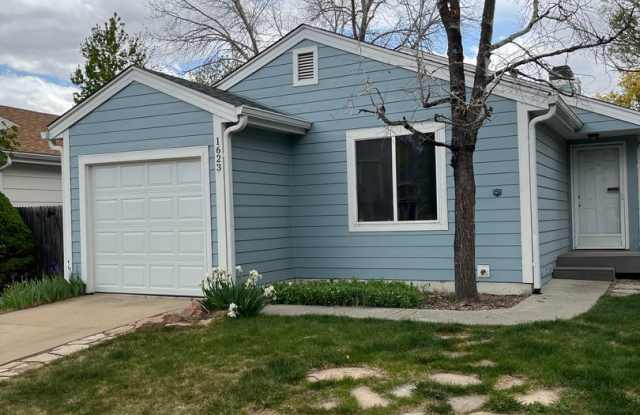 CUTE 2 BED/2 BATH COTTAGE WITH PRIVATE BACKYARD DECK BY GARDEN ACRES PARK photos photos CUTE 2 BED/2 BATH COTTAGE WITH PRIVATE BACKYARD DECK BY GARDEN ACRES PARK photos photos
