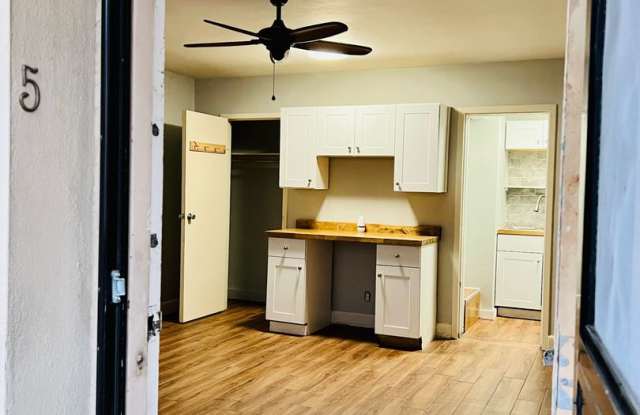 Updated first floor 1BR condo on Bardstown Rd **ALL UTILITIES INCLUDED** Gallery 4