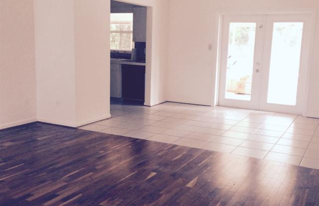 626 Pershing Dr Gallery 3