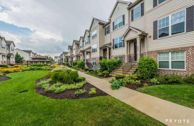 Beautiful Corner Unit Townhome in Des Plaines photos photos