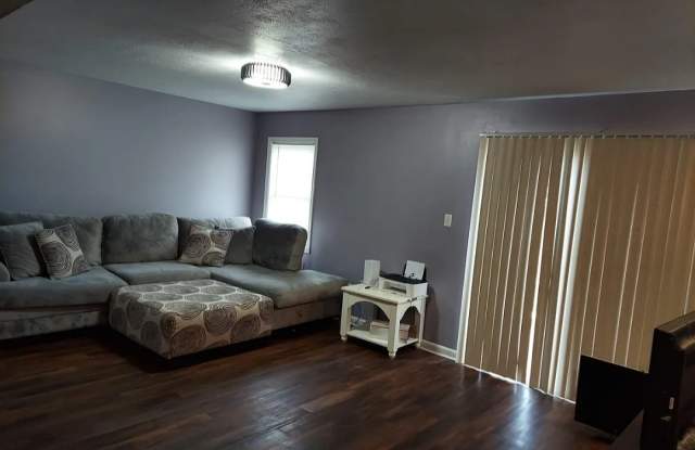 576 Crestwood St Sw - 576 Crestwood Street Southwest, Leesburg, VA 20175