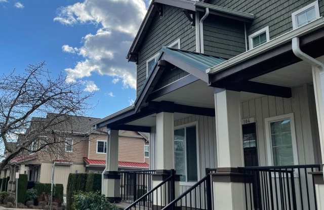 Townhome 2-Bd, 2- Baths with a full-kitchen & Electric fireplace in a Modernized-Style Home, for all Types! Gallery 4