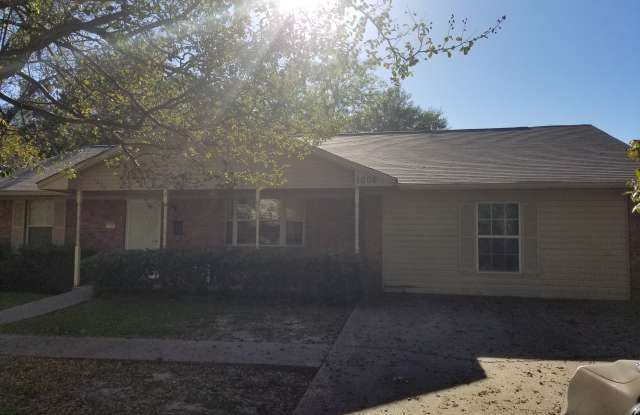 1006 S Raguet St photos photos