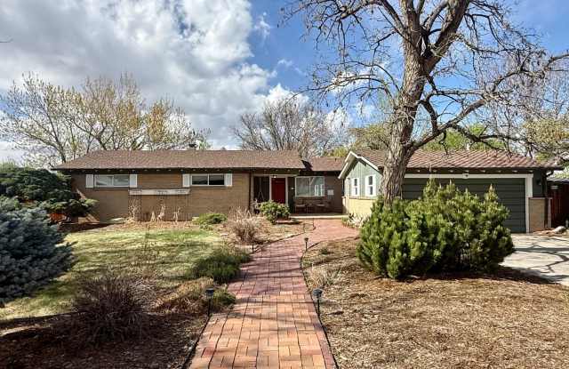 Sprawling 6 BR 4 BA Applewood Paradise - Live in Luxury with this Entertainer's Dream! photos photos