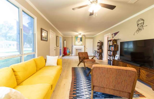 Charming 3 bedroom/ 2 Bathroom house in Broadmoor photos photos