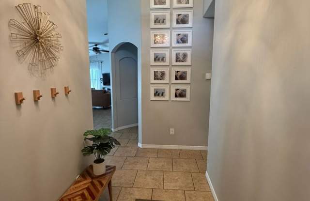 Fully Furnished All Bills Paid 3 Bedroom 2 Bath Home Gallery 3