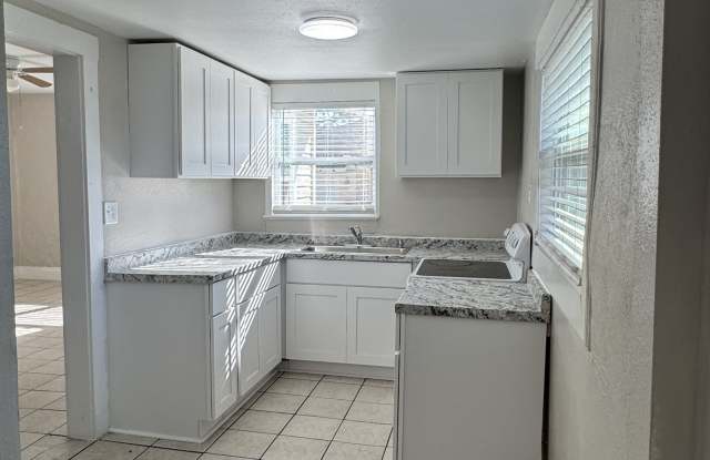 4262 Greenwood Avenue-Back photos photos