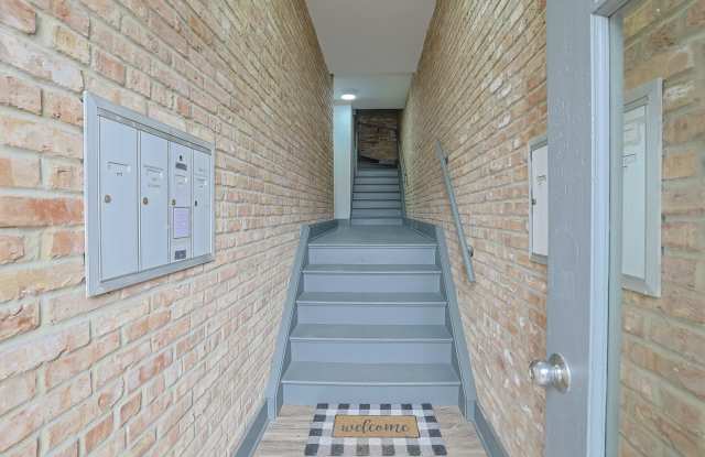 4413 W Montrose Avenue Gallery 2