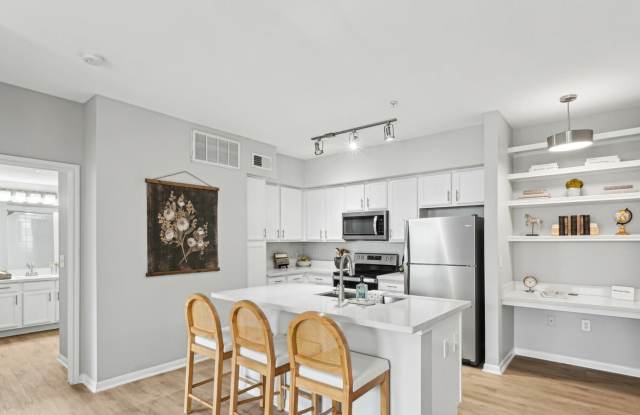 The Henry at Woodland Hills Gallery 2