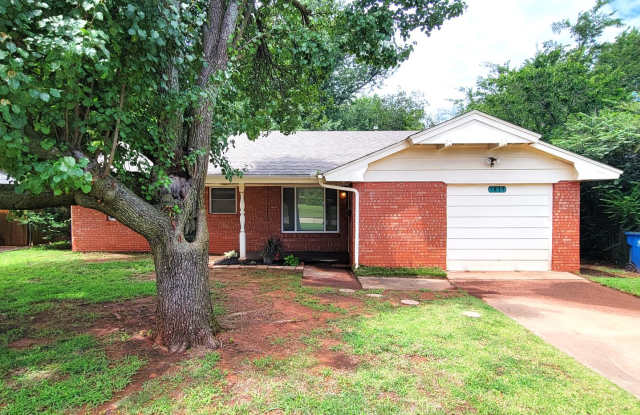 Coming Soon! 18-Month Lease Offer!! Ideal 3/2 in Edmond's Prime Location Near US77: A Perfect Blend of Charm and Convenience! photos photos