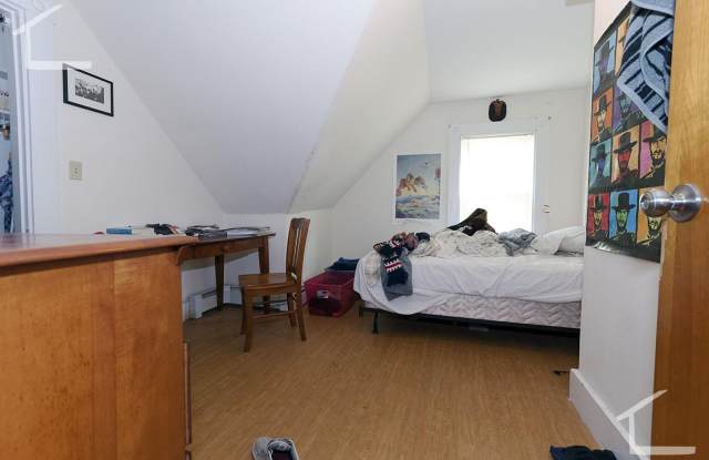 hige 4 bed split in allston Gallery 4
