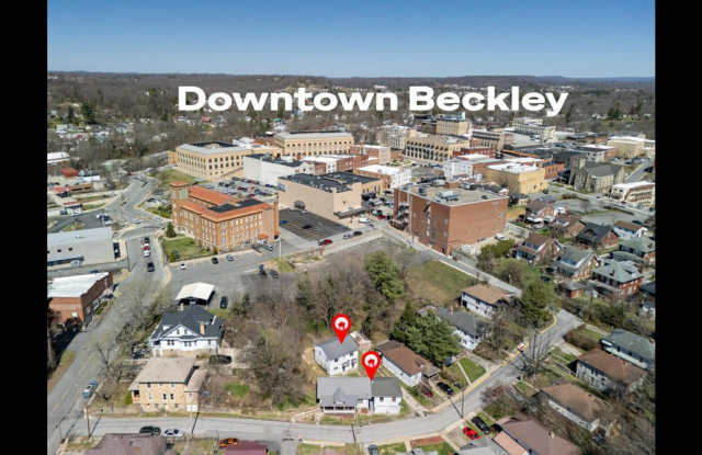 109 1/2 Fairlawn Avenue Gallery 2