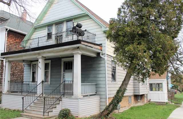 494 Doat Street Gallery 2