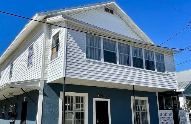 2916 N 16th St Apt 1 photos photos