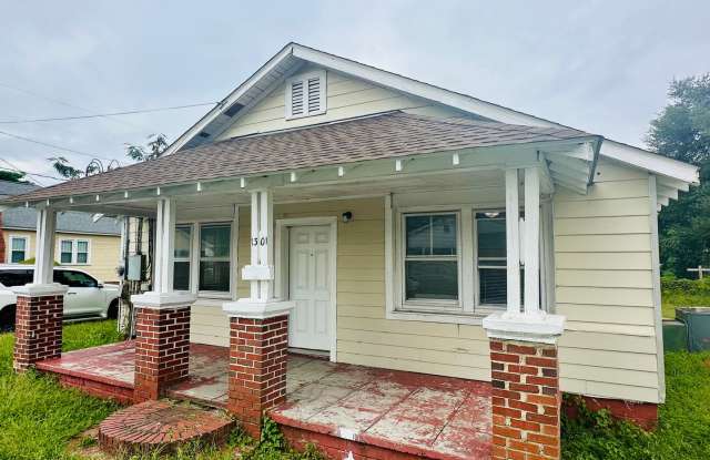 DOWNTOWN - 3 Bedroom/1 Bath - Located close to CFCC, downtown, riverwalk and restaurants - 1301 King Street, Wilmington, NC 28401