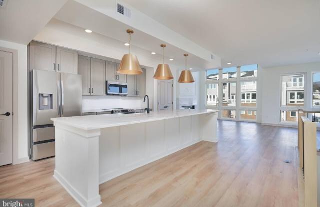 710-D IRON FORGE Road photos photos