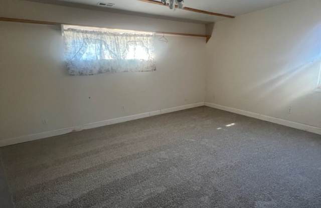 Affordable 3 Bedroom w/ Large Bonus In Hubert Gallery 4